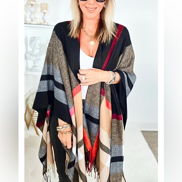 13 Fabulous Oversized Plaid Fringe Shawl Poncho - Picture 2 of 3